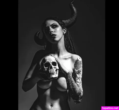 Molly Rennick 1 OnlyFans Thumbnail #7OE5YNIPiF