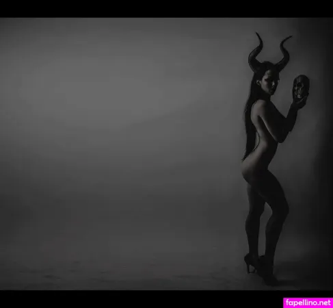 Molly Rennick 1 OnlyFans Thumbnail #K47uZJmfF9