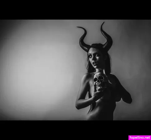 Molly Rennick 1 OnlyFans Thumbnail #QorcOSLGrh