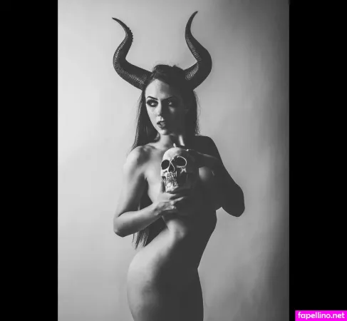 Molly Rennick 1 OnlyFans Thumbnail #p5YJYAk771