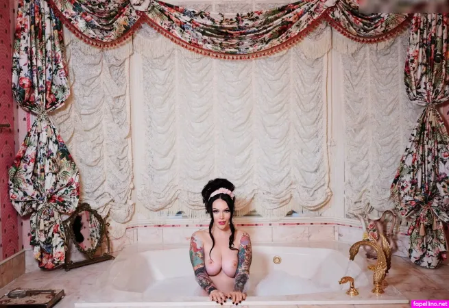 Molly Rennick 1 OnlyFans Thumbnail #rntuIrWhFm