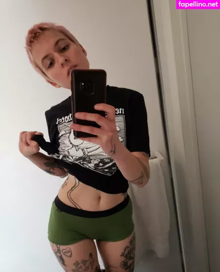Molotovcocktease OnlyFans Thumbnail #TIoZ1HERy4
