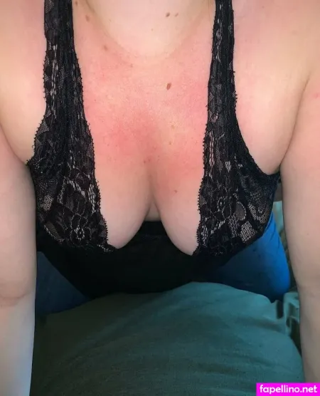 Mom Nextdoor90 OnlyFans Thumbnail #RhorxZp0W3