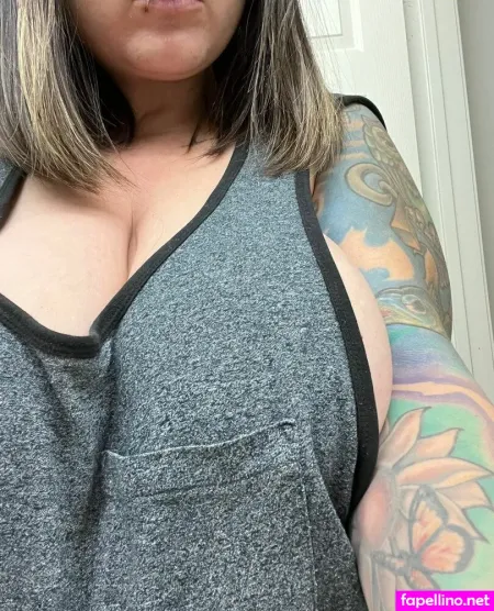 Momboobs OnlyFans Thumbnail #yC58zHlVZa