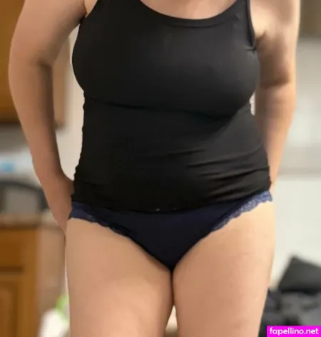 Mommakelly89free OnlyFans Thumbnail #KijgHEX4qz