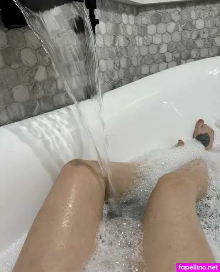 Mommy Noelle OnlyFans Thumbnail #93kI8sC0Ye
