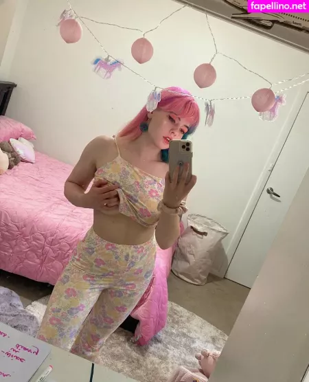 Momocoloured OnlyFans Thumbnail #1pIO7a7VLz