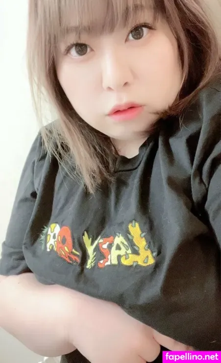 Momom0 Momochan OnlyFans Thumbnail #0VJtm0v4V2