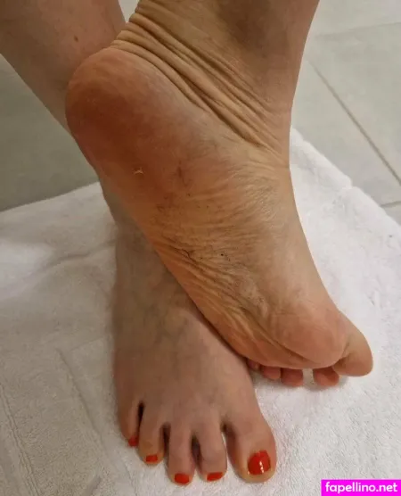 Momsandfeet OnlyFans Thumbnail #ej6BgQyc1j