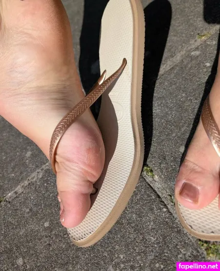 Momsandfeet OnlyFans Thumbnail #pYw7o1sxpt