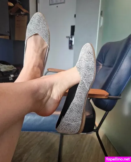 Momsandfeet OnlyFans Thumbnail #zpR6gebhHO