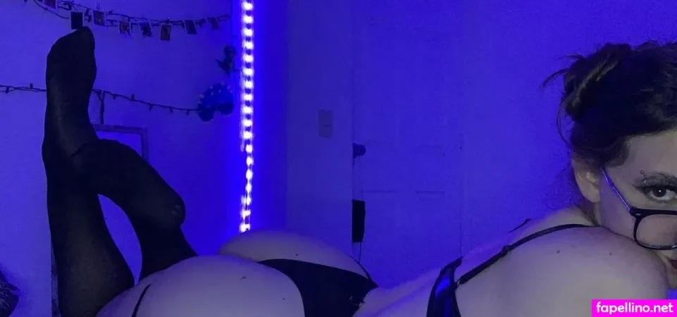 Mon Flores OnlyFans Thumbnail #V77A2VHO3J