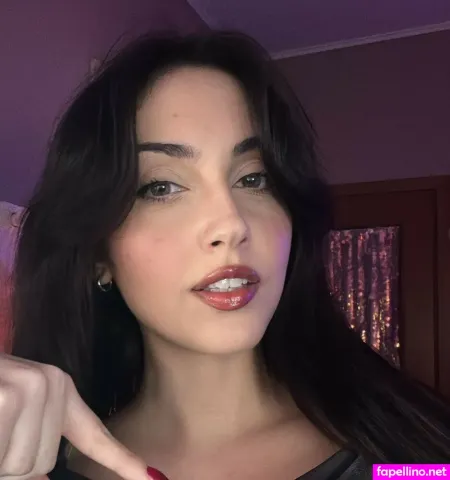 Mona Schon 1 OnlyFans Thumbnail #p5u7WHeZZF