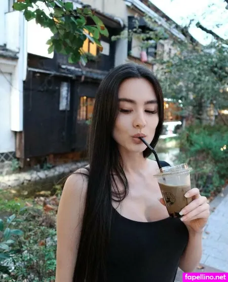 Moni Charlton Main Profile Photo