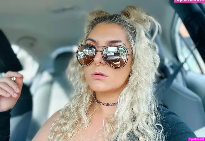 Monicaraye Main Profile Photo