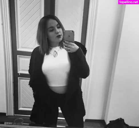 Moniiquefox OnlyFans Thumbnail #e5s8SsshCy