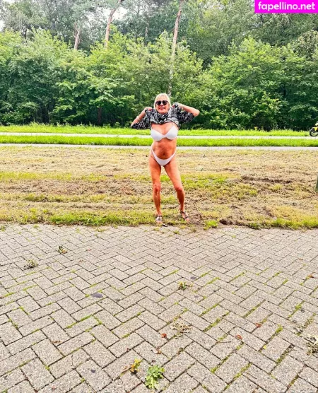 Monikaweiss3040 OnlyFans Thumbnail #4SwYkBHfS0