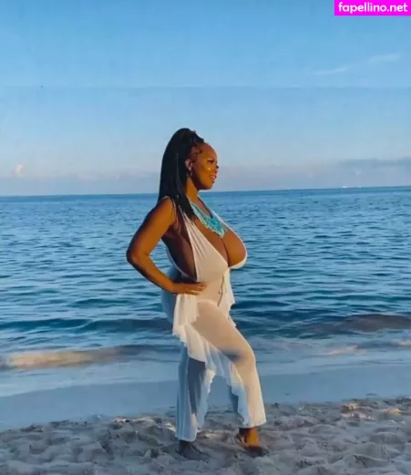 Monique Cooper OnlyFans Thumbnail #D9poFbb9i8