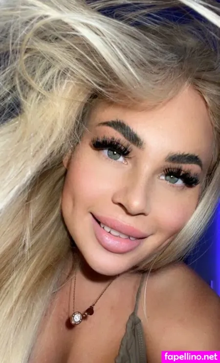 Moniquelatin OnlyFans Thumbnail #7CG52fZ94E