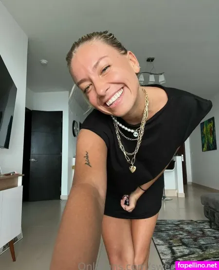 Monroeglam OnlyFans Thumbnail #zqmiVXnnTs