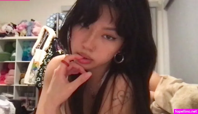 Moongrapess OnlyFans Thumbnail #2BeOwCxvsH