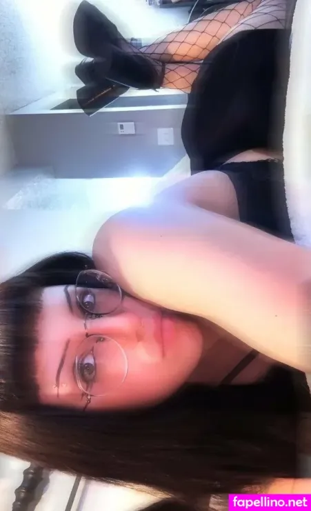 Moonlitkittyx Main Profile Photo