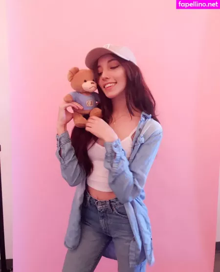 Moonstreuxx OnlyFans Thumbnail #QZEH3DslAY