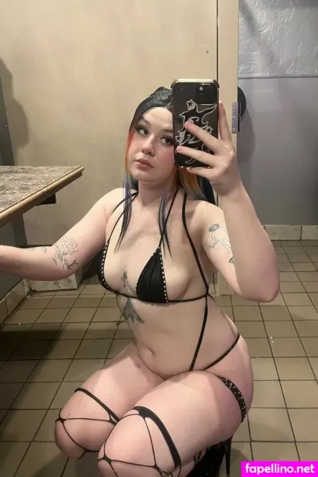 Mooonspitt OnlyFans Thumbnail #0WnJJyZV4w