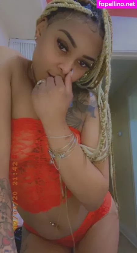 Moradora OnlyFans Thumbnail #CroZOVIiPC