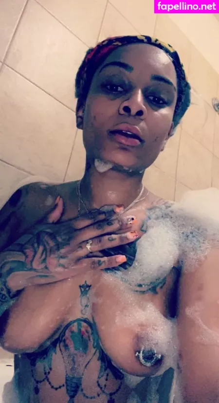 Moradora OnlyFans Thumbnail #RMM3oWA1HD