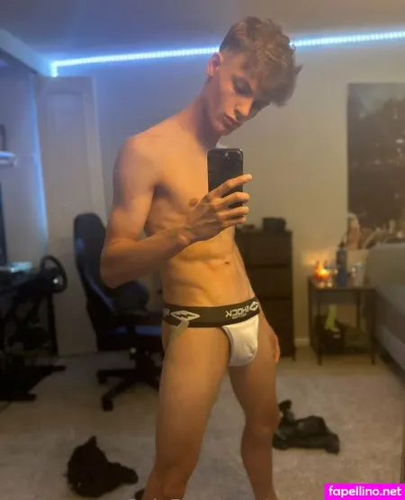 Moreeddy OnlyFans Thumbnail #SyyfpgrEg7