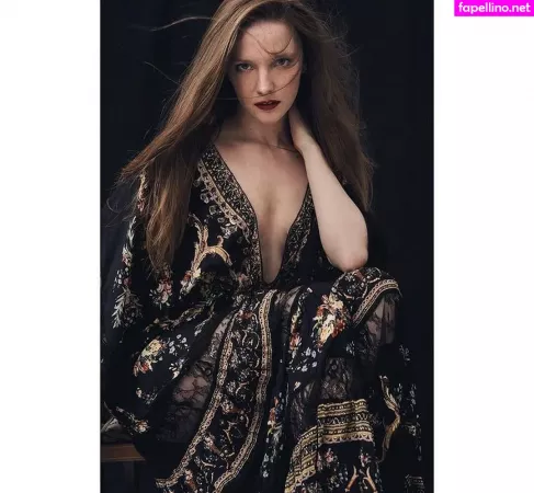 Morfydd Clark OnlyFans Thumbnail #HeljY4xfe5