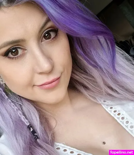 Mowky Fox Main Profile Photo