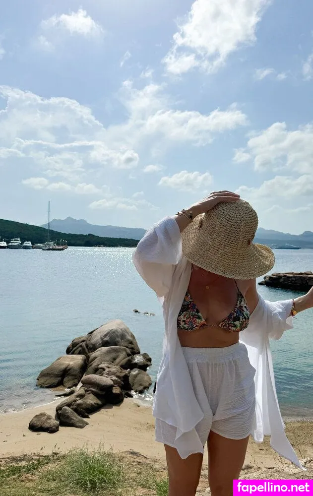 mrsbella, sarahtoninx9_ Nude Leaked OnlyFans Photo #6RGPaWeURo