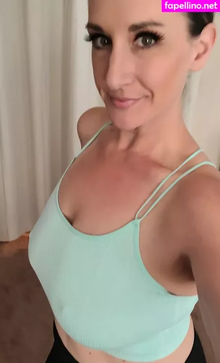 Mrs Bellacurves OnlyFans Thumbnail #LKrqWbF3KE