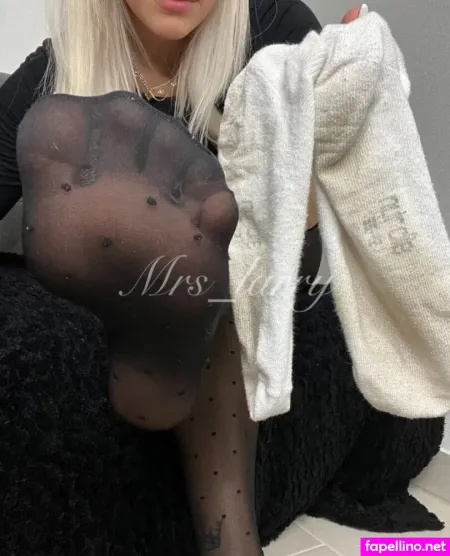 Mrs Larry OnlyFans Thumbnail #rOerN3nCVO