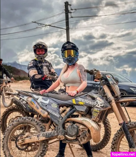 Mrs Querly OnlyFans Thumbnail #MsT0Nn6zi4