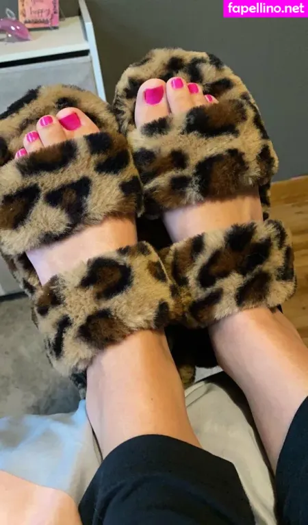 Mrstoes24 OnlyFans Thumbnail #j9XjSIZ5cn