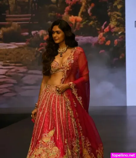 Mrunal Thakur OnlyFans Thumbnail #03GHANjJMs