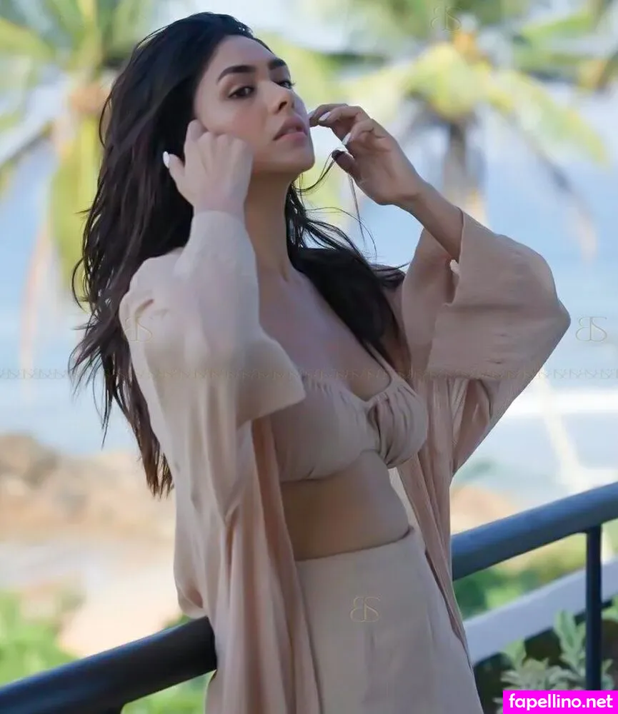 mrunalthakur Nude Leaked OnlyFans Photo #0e9UFTD2XC