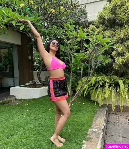 Mrunal Thakur OnlyFans Thumbnail #5w21YhasAc