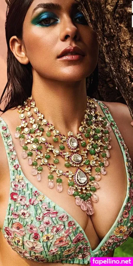 Mrunal Thakur OnlyFans Thumbnail #ClmvdU9OGM