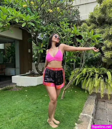 Mrunal Thakur OnlyFans Thumbnail #DpKUwUapwG