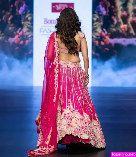 Mrunal Thakur OnlyFans Thumbnail #VhN5EvSZ4u