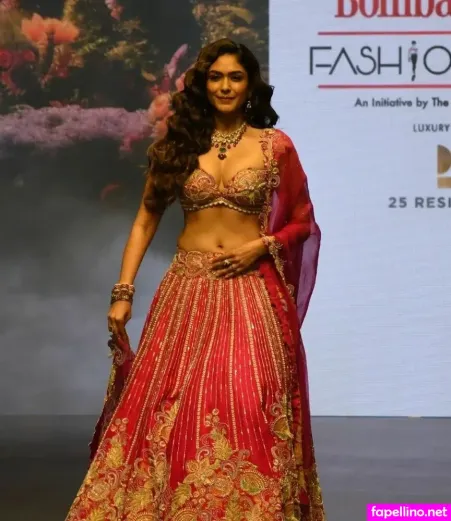 Mrunal Thakur OnlyFans Thumbnail #X8RnNbFdTG