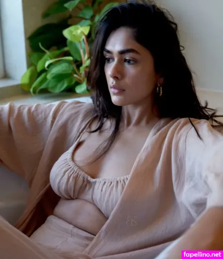 Mrunal Thakur OnlyFans Thumbnail #b2KAQjXHi6