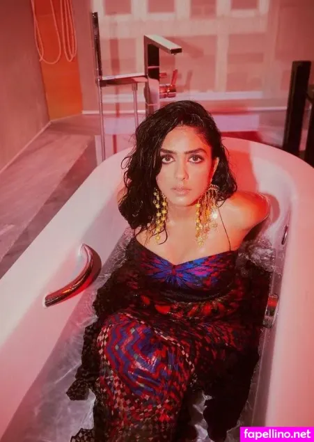 Mrunal Thakur Main Profile Photo