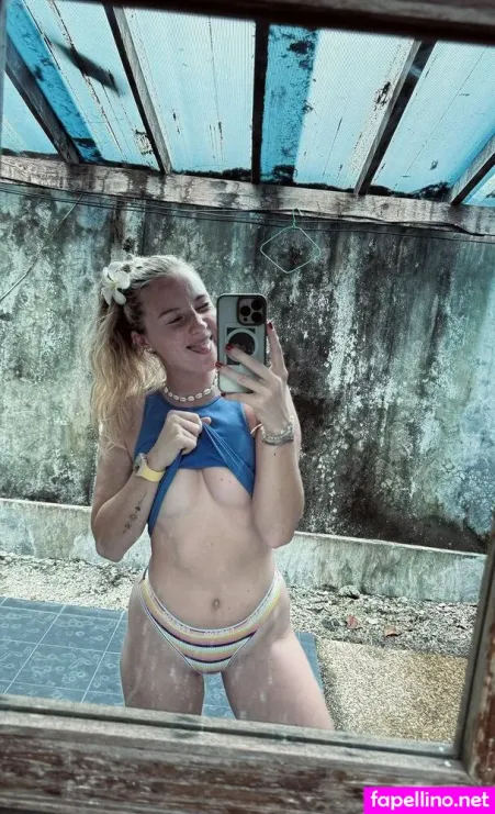 Mspeachysophie 4 OnlyFans Thumbnail #O3N6WMizAg