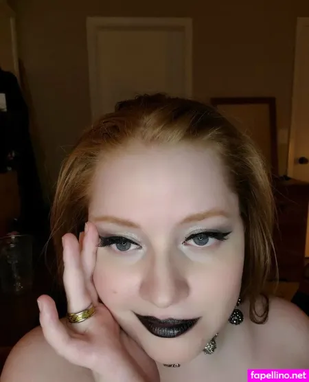 Mspoppybuttons OnlyFans Thumbnail #Yn2AB0cGJF