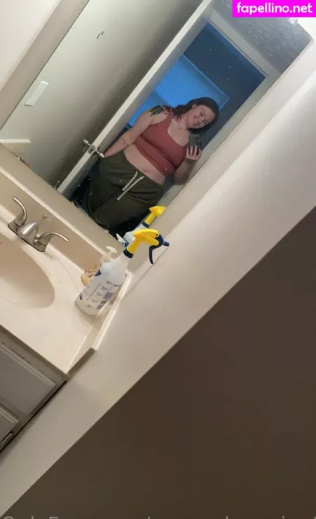 Msrosalynquinn555 OnlyFans Thumbnail #Q51HFtBJ8m